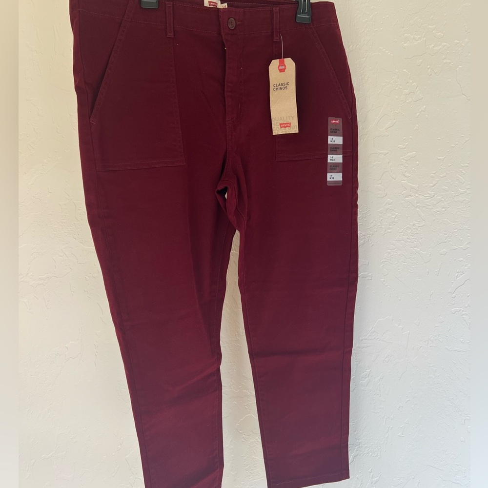 Levi’s Classic Women’s Chino - Maroon